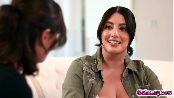 Sarah Arabik Nekat Bayar Kunjungan Ke Mantan Komandannya Casey Calvert, Sambil Mengakui Hasrat Panas Yang Membara Di Dalam Dirinya.