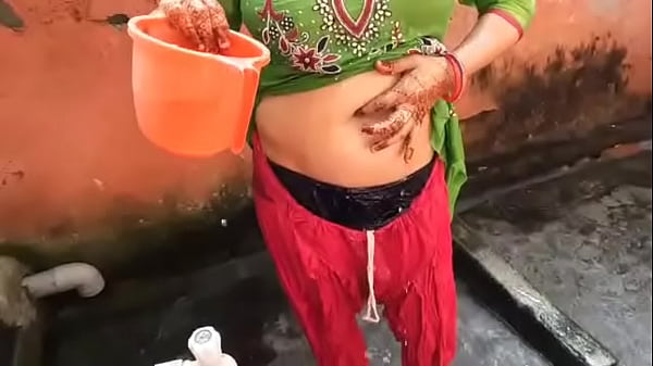 Desi Ibu Desa Seksi Mandi Telanjang Di Alam Terbuka