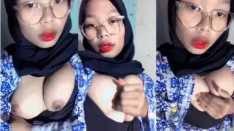 Cewek Sma Berhijab Bocorin Payudara Montok
