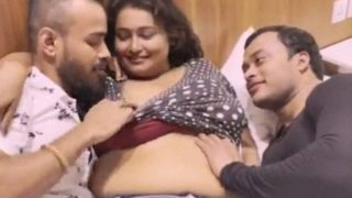 Goyangan Panas Desi Bertiga – Adegan Mesum Tak Terkendali (bagian Ii)