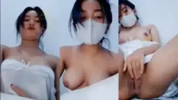 Lia Bocorkan Payudara Besarnya Live Tampang Penuh