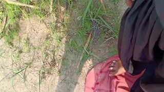 Paman Mesum Gagahi Bibi Di Alam Terbuka Dalam Video Desi