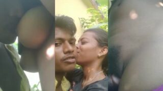 Pasangan India Selatan Bikin Panas Di Semak-semak, Rekaman Mesum Mereka Bikin Greget!