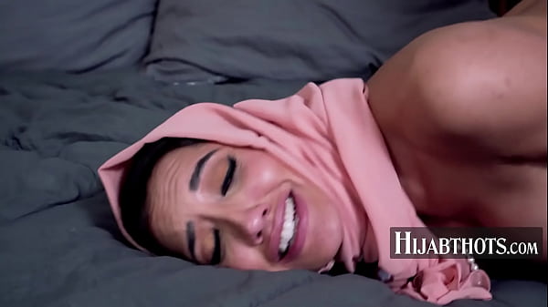 Panggilan Mesum Arab Chloe Amour Untuk Aksi Pantatnya