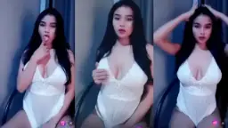Gadis Cantik Tobrut Bening Yang Menggoda