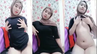 Ukhti Hijab Live Barbar Terbaru, Goyangannya Bikin Ngilu, Bibir Merah Basah Mengundang Syahwat.