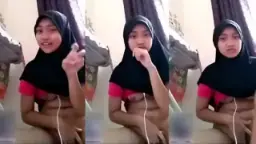 Ukhti Kecil Video Call Mesra Bareng Pacar