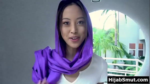 Gadis Muslimah Panas Merana Tak Henti Membayangkan Ngesex