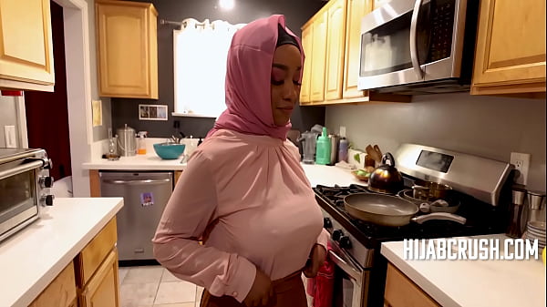 Curvy Ebony Berjilbab Nungging Goyang Liar Kayak Bintang Bokep – Lily Starfire