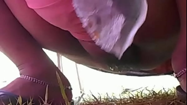 Desi Mengencingi Dengan Penuh Gairah