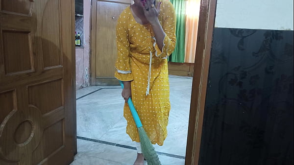 Desi Pembantu Pemalu Dengan Toket Gede Ngewe Bosnya, Crotnya Penuh, Seru Banget Pake Audio Hindi
