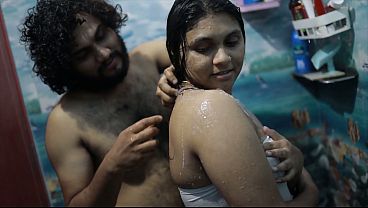 Cewek India Mandi Bareng Kakak Tiri, Panasnya Kebangetan