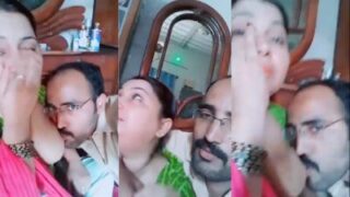 Mesum, Dia Nyedot Tetek Bhabhi-nya Sambil Ciumin Bibirnya