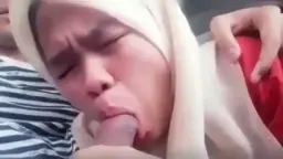 Ngencengin Cewek Berkerudung Di Dalem Mobil, Sampe Muncrat Kena Jilbab.