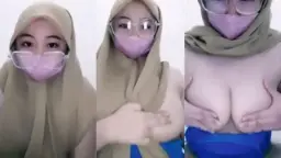Ukhti Berkacamata, Hijabnya Dibuka, Toket Montok Dipamerin Sambil Ngeloyor.
