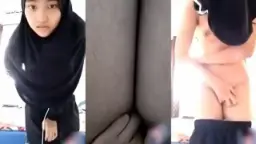 Vcs Aisyah, Bocil Hijab Hitam, Bikin Basah Lihat Gerakannya.