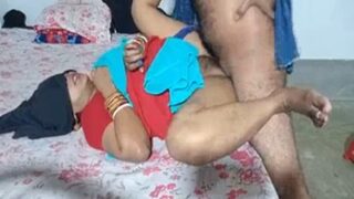 Video Mesum Desi: Cowok Bihari Ngewek Sama Istri Temennya Yang Montok Dan Seksi.