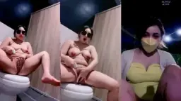 Viona Omek Di Wc Umum, Sampe Basah Kuyup Semua.