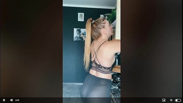 Rusa Pake Celana Transparan, Keliatan Anunya Mulus Banget Pas Goyang Di Bigo Live.