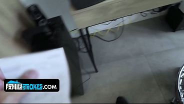 Gadis Kecil Latina Genit Menggoda Ayah Tirinya Dengan Tubuh Mulus Bikin Ngilu.