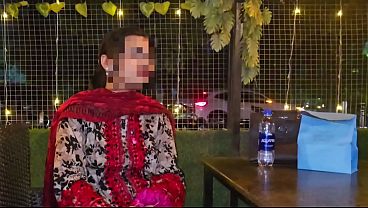 Cewek Kampus Dikasih Makan, Dibawa Pulang, Lalu Digebukin Keras-keras Di Pantat Gede Bulat Sambil Dirty Talk Hindi.