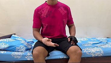 Ibu Tiri Bantu Anak Tiri Yang Luka Mandi, Malah Godain Dia. Akhirnya Isep Kontol, Sebelum Digenjot Keras.