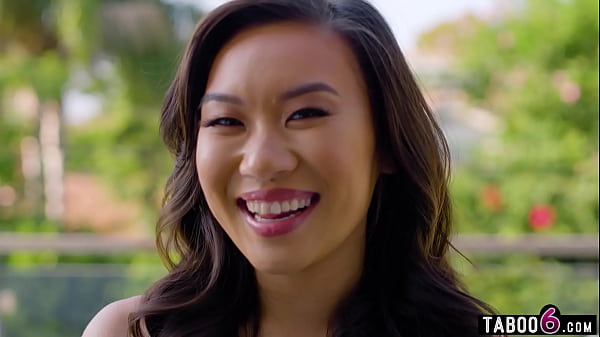 Deket Banget Sama Kimmy Kimm, Cewek Asia Mungil Yang Doyan Dijitak Pantatnya.