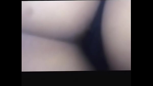 بنت عربية تحت السن بتكشف طيزها وتثير الشهوة