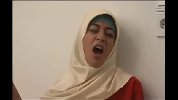 1101689 Si Cewek Arab Berhijab, Bikin Ngilu Lihat Lekuk Tubuhnya Yang Tersembunyi.