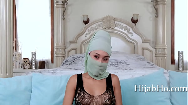 Ibu Tiri Berhijab Bikin Tenang – Cali Lee, Tapi Bikin Panas