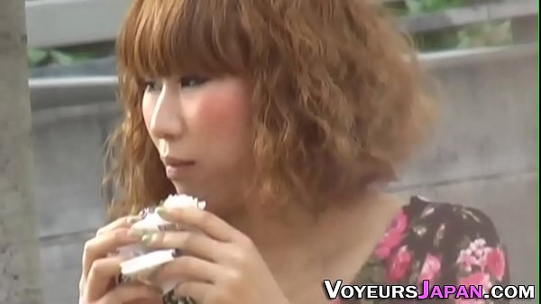 Gadis Jepang Remaja Menggesek-gesek Memek Basahnya