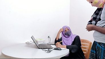Bankir Hijab Montok Dientot Petani Kampung, Desi Chudai Ngehe
