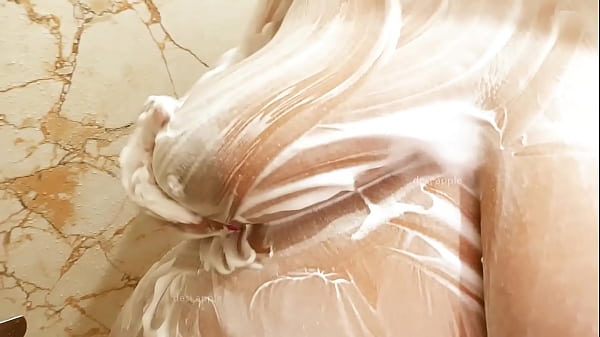 Desi Bhabhi Mandi Basah, Badan Menggoda, Siap Digoda