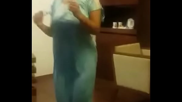 Tarian Desi Panas Bikin Makin Greget, Goyangannya Bikin Ngilu Di Hati.