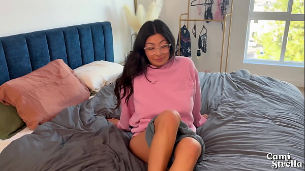 Liatin Tuh Celana Dalem Gue Di Lantai?! Si Step Sis Montok Goyangin Pantat Sampe Muncrat Di Kontol Gue – Cami Strella X Lev Lieben
