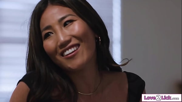 Kesempatan Terakhir Buat Kenangan Lesbian Di Kamar Lama Kamu, Siap Basah-basah?