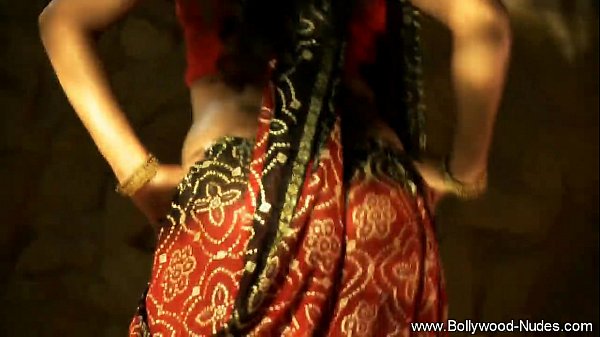 Penari Brunette India Goyang Bikin Mabuk Kepayang