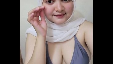 Hari-hari Pertama Goyang Twerk Pakai Hijab, Bikin Makin Greget Dan Panas.
