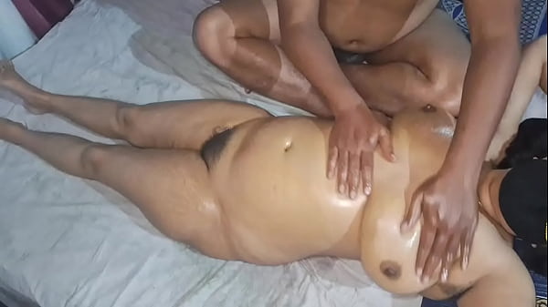 Desi Indian Bhabhi Bugil Total Dipijat Sampai Muncrat