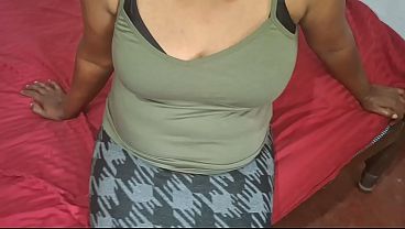Wanita Asia Santai Sendirian, Buka Baju, Nikmati Sentuhan Sendiri.