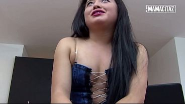 Dasar Cewek Latin Bokong Gede, Pake Rok Mini Doang, Bungkuk Depan Cowok, Tangannya Nggak Bisa Berhenti Meremas-remas.
