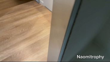 Liburan Ngewe Sama Kakak Tiri, Naomi Noel