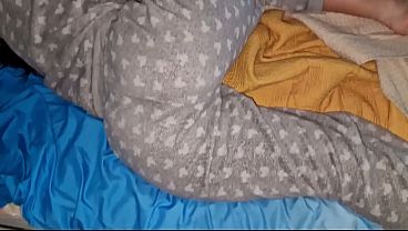 Ketemu Cewek Kakakku Lagi Rebahan Di Ranjangku, Gue Bangunin Dia Pake Ngewe Panas, Ujungnya Pantatnya Penuh Air Mani Tanpa Kondom.