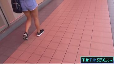 Cewek Lokal Thailand Digebet Di Tuk Tuk Langsung Diboyong Ke Hotel, Malamnya Makin Liar.