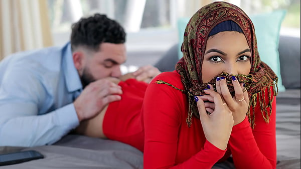 Kakak Tiri Mau Ngajarin Adik Tiri Berjilbabnya Beberapa Hal Sebelum Dia Nikah, Biar Siap Di Ranjang – Hijablust