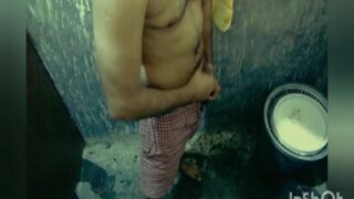 Bini Kakak Lihat Adik Ipar Lagi Colmek Di Kamar Mandi, Langsung Panas.