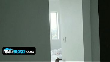 Bokep Kakak Tiri Pirang Montok Daisy Stone Nampung Crot-an Adik Tiri Bejat
