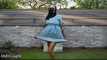 Hijab Cewek Pelajar Jogging Di Tempat Umum, Ngeblowjob Demi Duit.