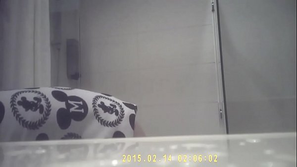 偷拍姐姐诗诗洗澡,小奶湿身太诱惑