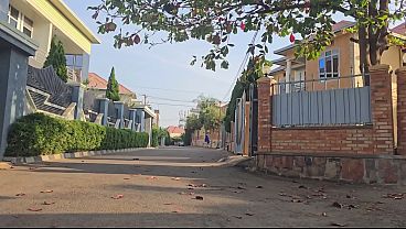 Astaga Mama Arab Ngebetin Memeknya Di Luar Rumah Dekat Jalanan